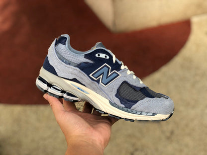 NEW BALANCE 2002R