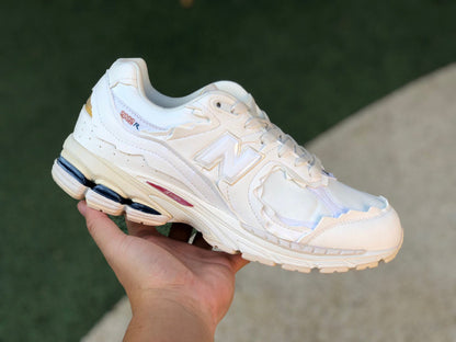 NEW BALANCE 2002R