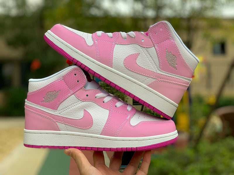 NIKE AIR JORDAN 1