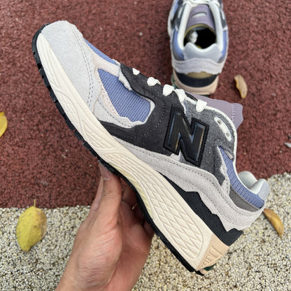 NEW BALANCE 2002R