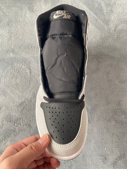 NIKE AIR JORDAN 1