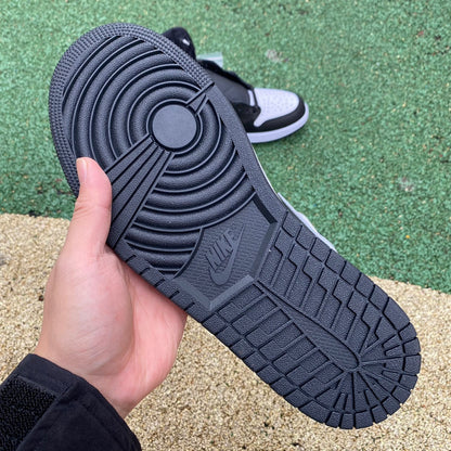 NIKE AIR JORDAN 1