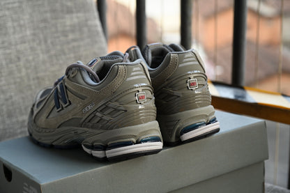 NEW BALANCE 1906R