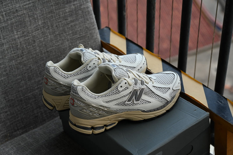 NEW BALANCE 1906R