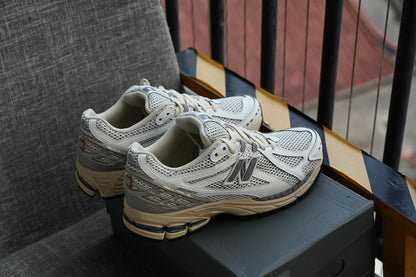NEW BALANCE 1906R