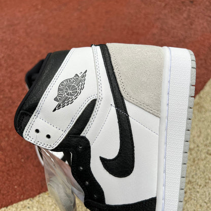 NIKE AIR JORDAN 1