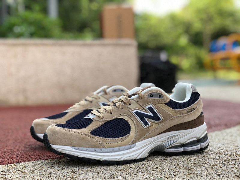NEW BALANCE 2002R