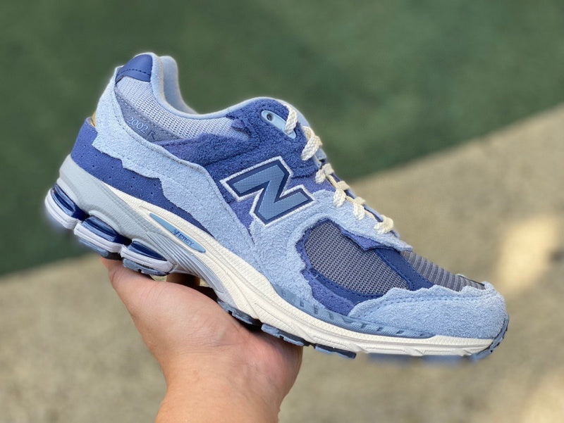 NEW BALANCE 2002R