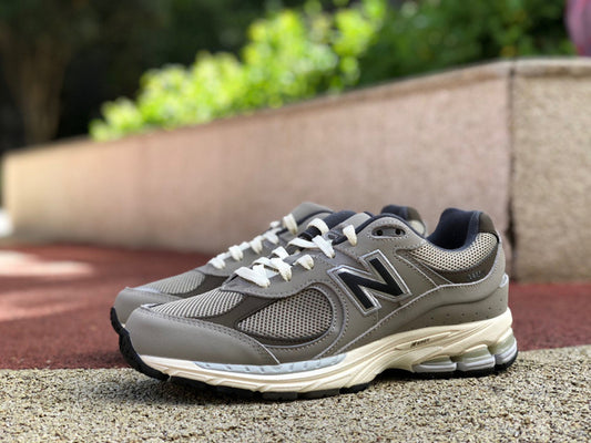 NEW BALANCE 2002R