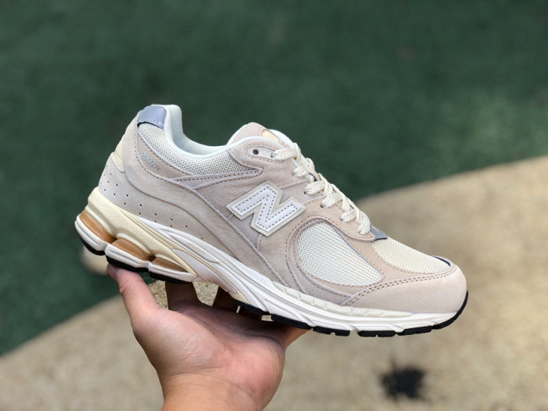 NEW BALANCE 2002R