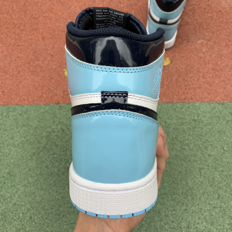 NIKE AIR JORDAN 1