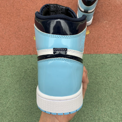 NIKE AIR JORDAN 1