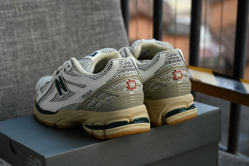 NEW BALANCE 1906R