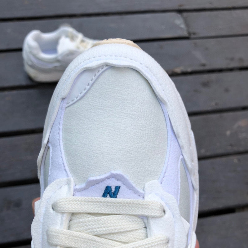 NEW BALANCE 2002R