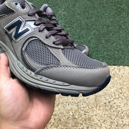 NEW BALANCE 2002R