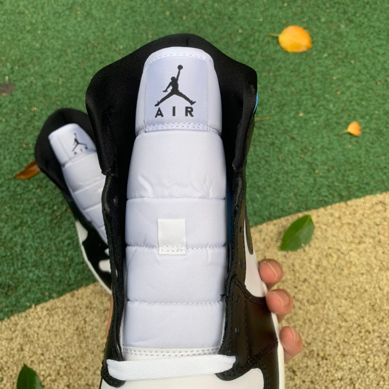 NIKE AIR JORDAN 1