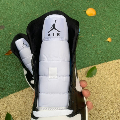 NIKE AIR JORDAN 1