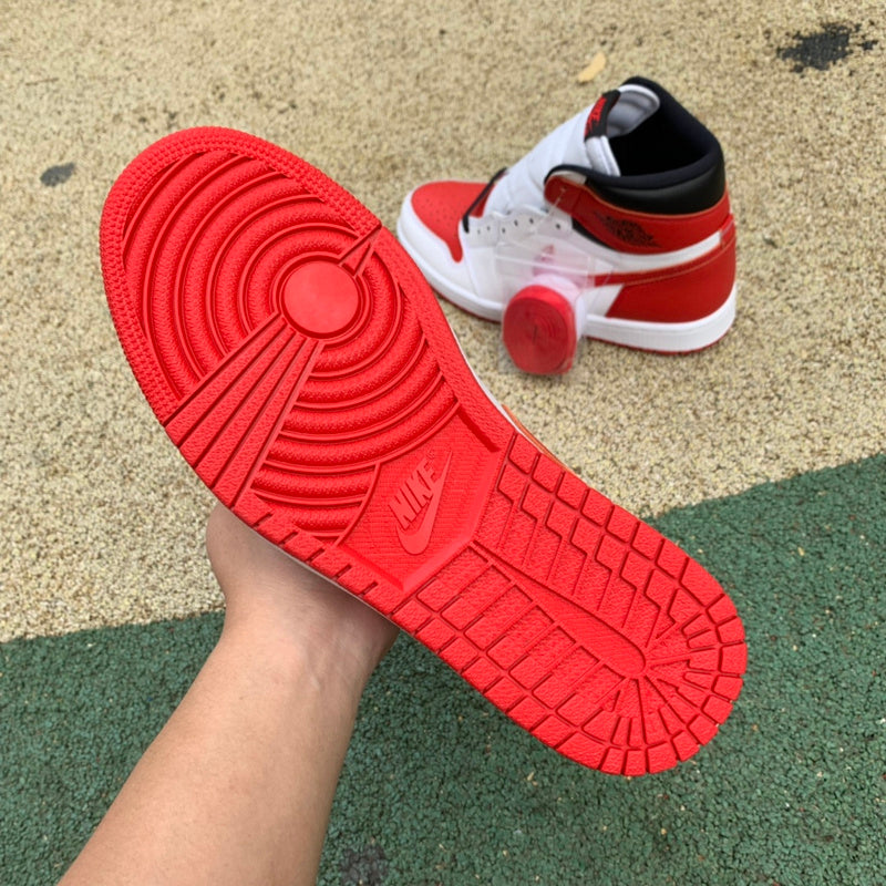 NIKE AIR JORDAN 1