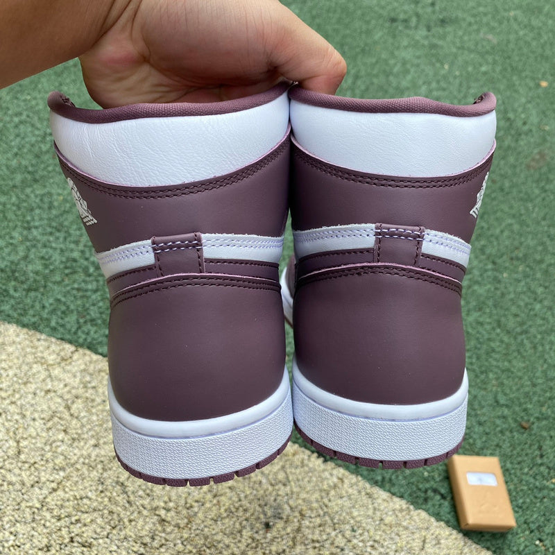 NIKE AIR JORDAN 1