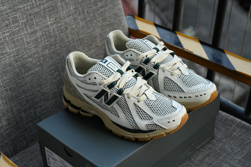 NEW BALANCE 1906R