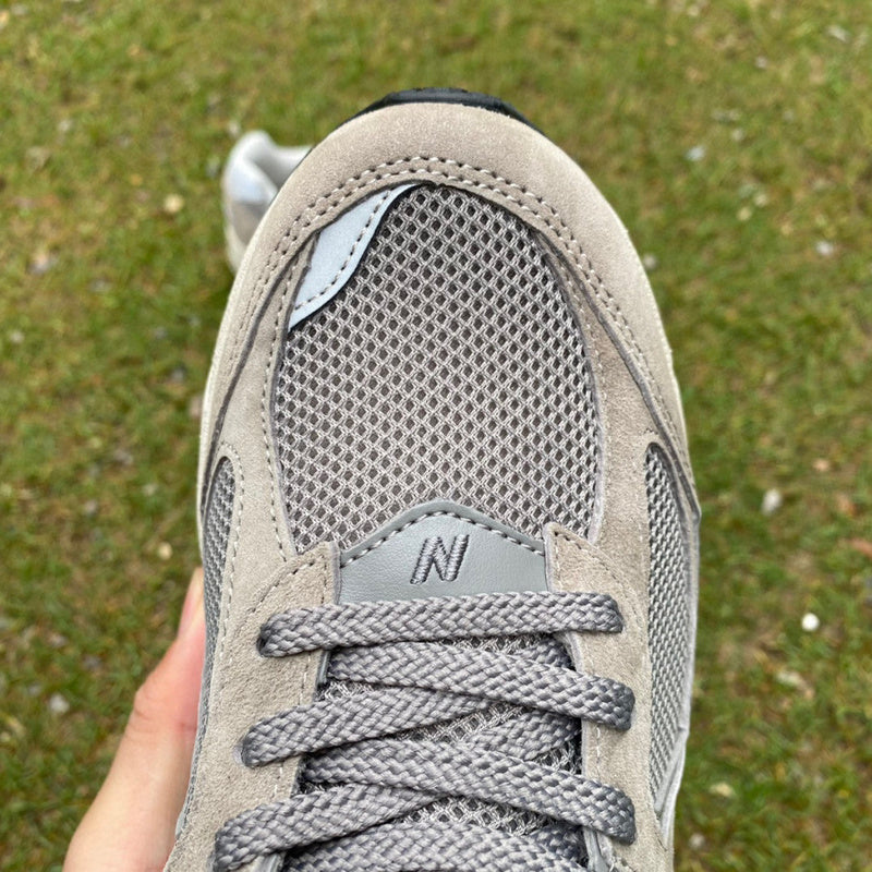 NEW BALANCE 2002R