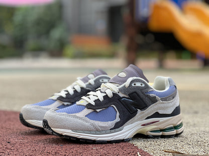 NEW BALANCE 2002R