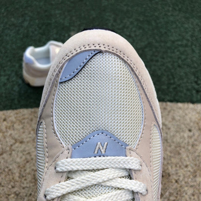 NEW BALANCE 2002R